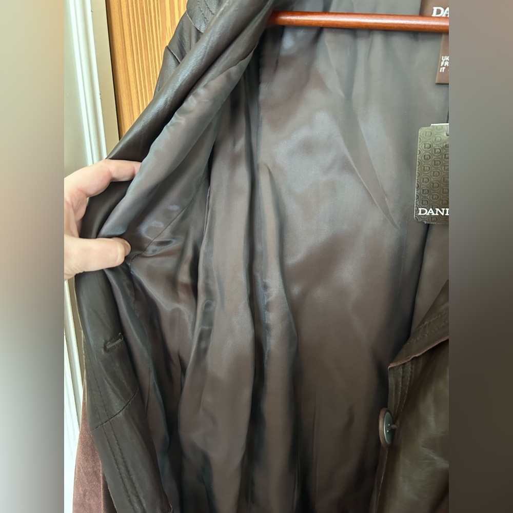 Danier Women's Brown Leather Trench Coat with Belt - Picture 13 of 16